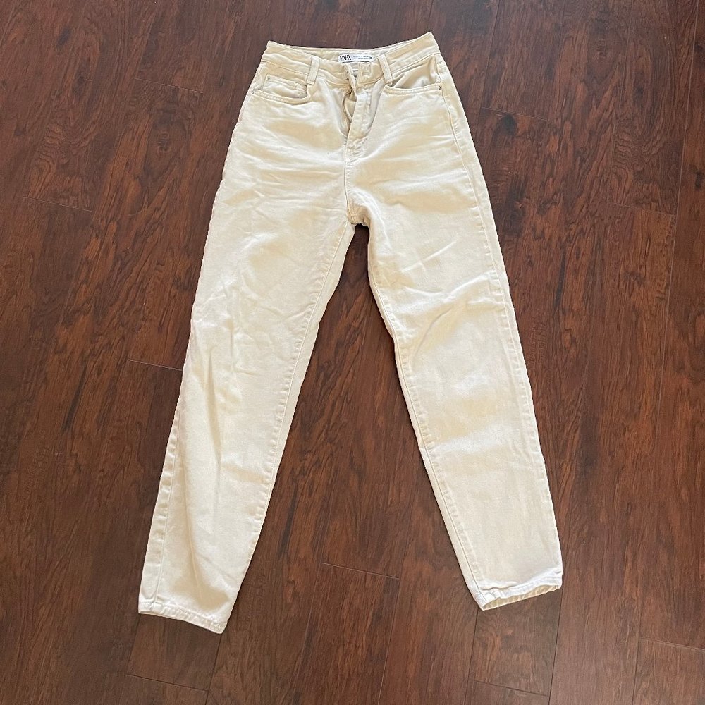 HIGH-WAISTED ZARA MOM FIT JEANS